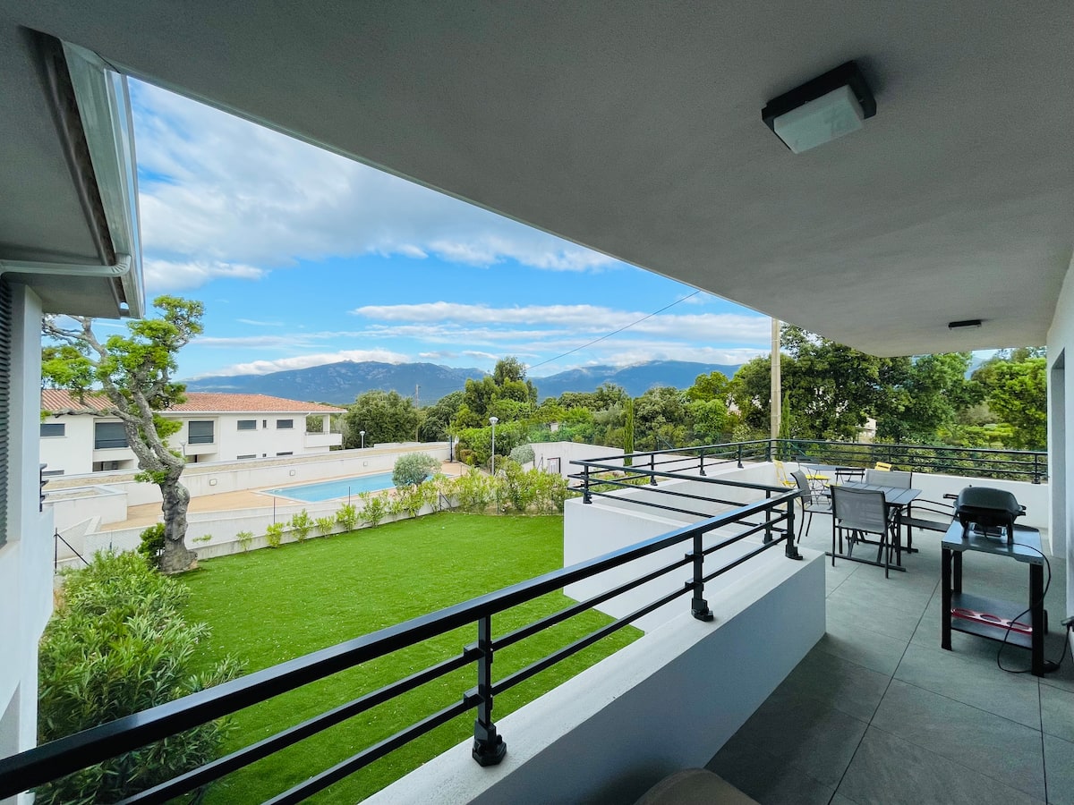 Modern apartment with pool 3