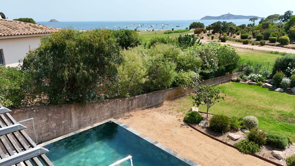 Villa de prestige, piscine à débordement & vue mer 2