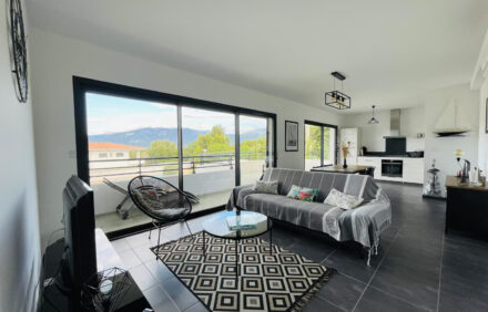 Appartement moderne avec piscine